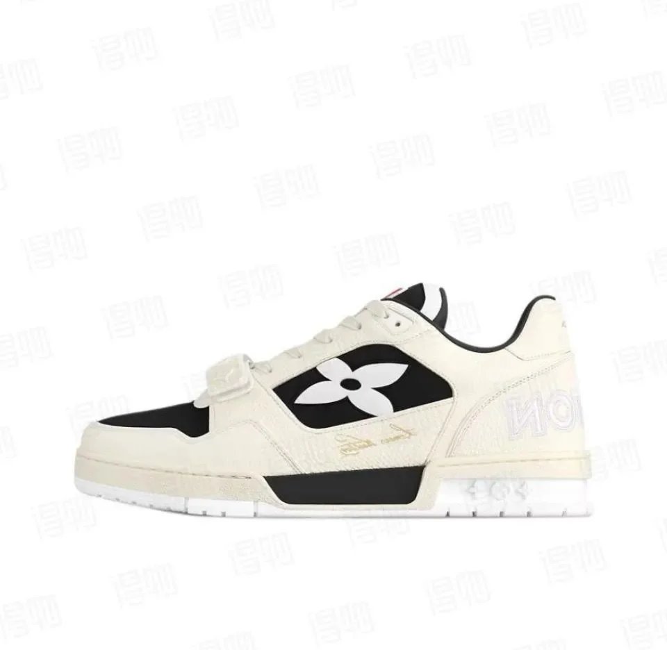 24 Clover White Black